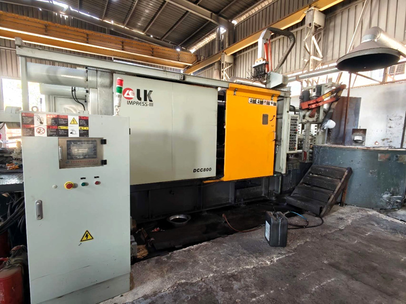 DCC 800die casting machien.jpg